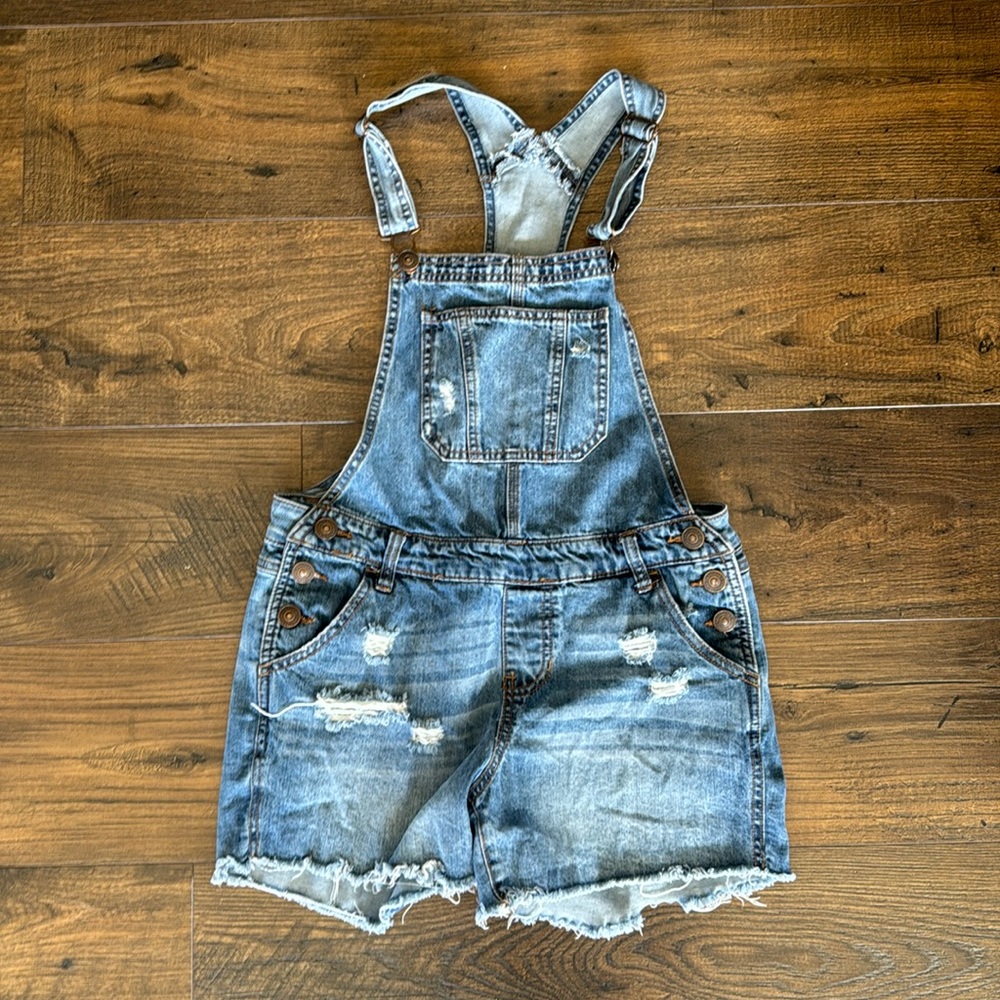 Size small, natural reflections, distressed, short overalls